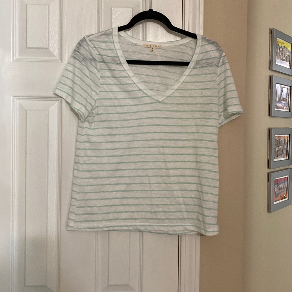 NWT, Mint Green and White Copper Key, V-Neck T-Shirt - Size Medium